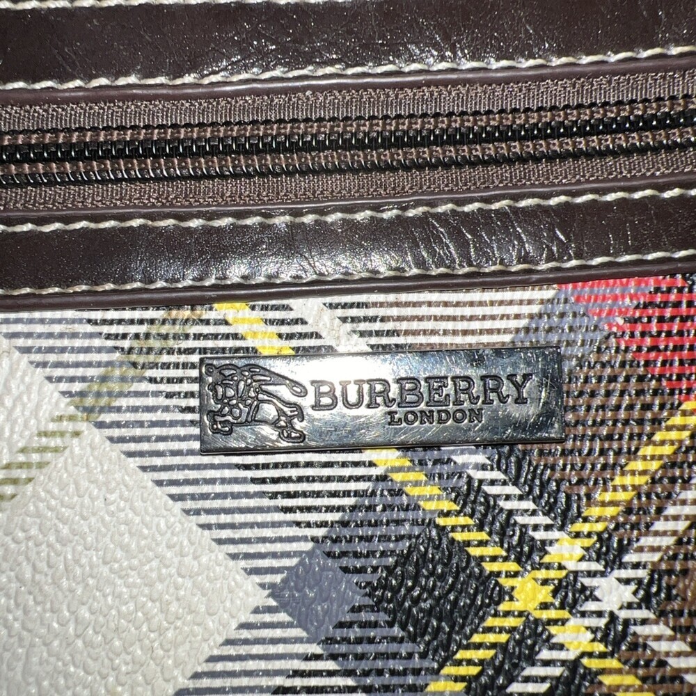 Burberry Coin Purse Wristlet – Zipper Closure – Compact Designer Pouch - Picture 3 of 10